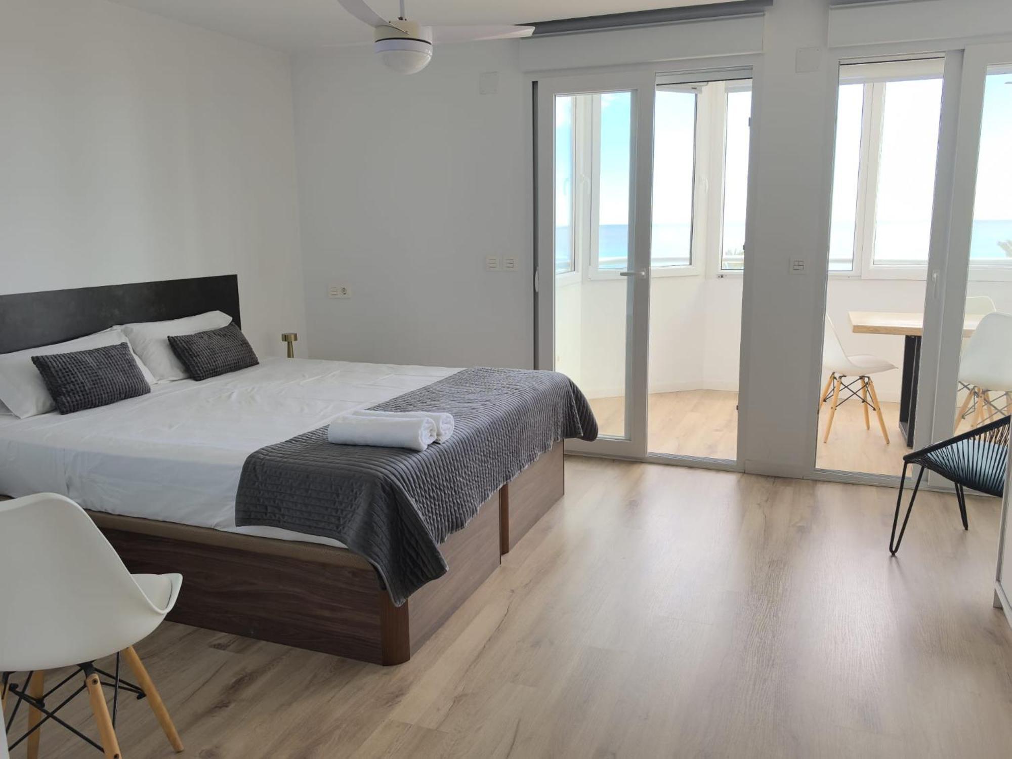 Lujoso Apartamento En Primera Linea De Playa Alicante Exterior photo